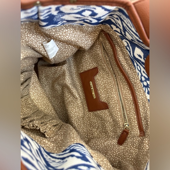 Steven Madden Tote Bag - Picture 2 of 2